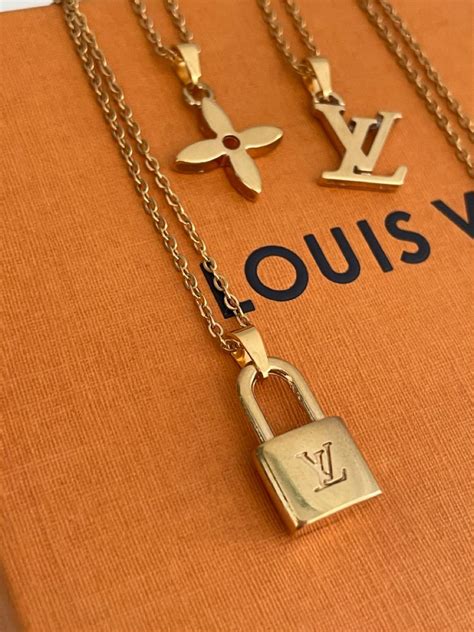 collana louis vuitton durata|Collane lunghe Louis Vuitton oro e acciaio per Donna.